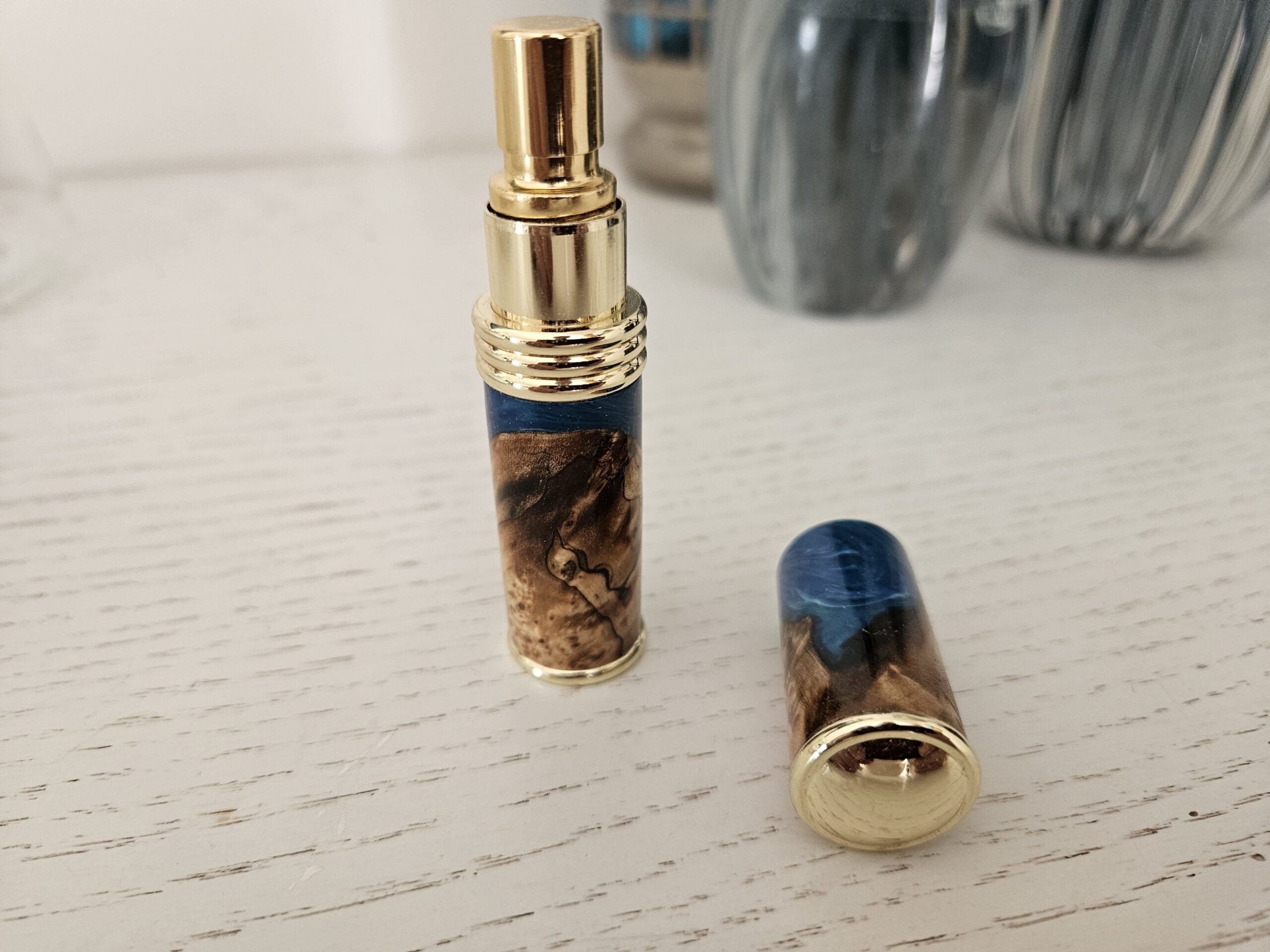 Atomiseur de parfum en bois et résine – Image 3