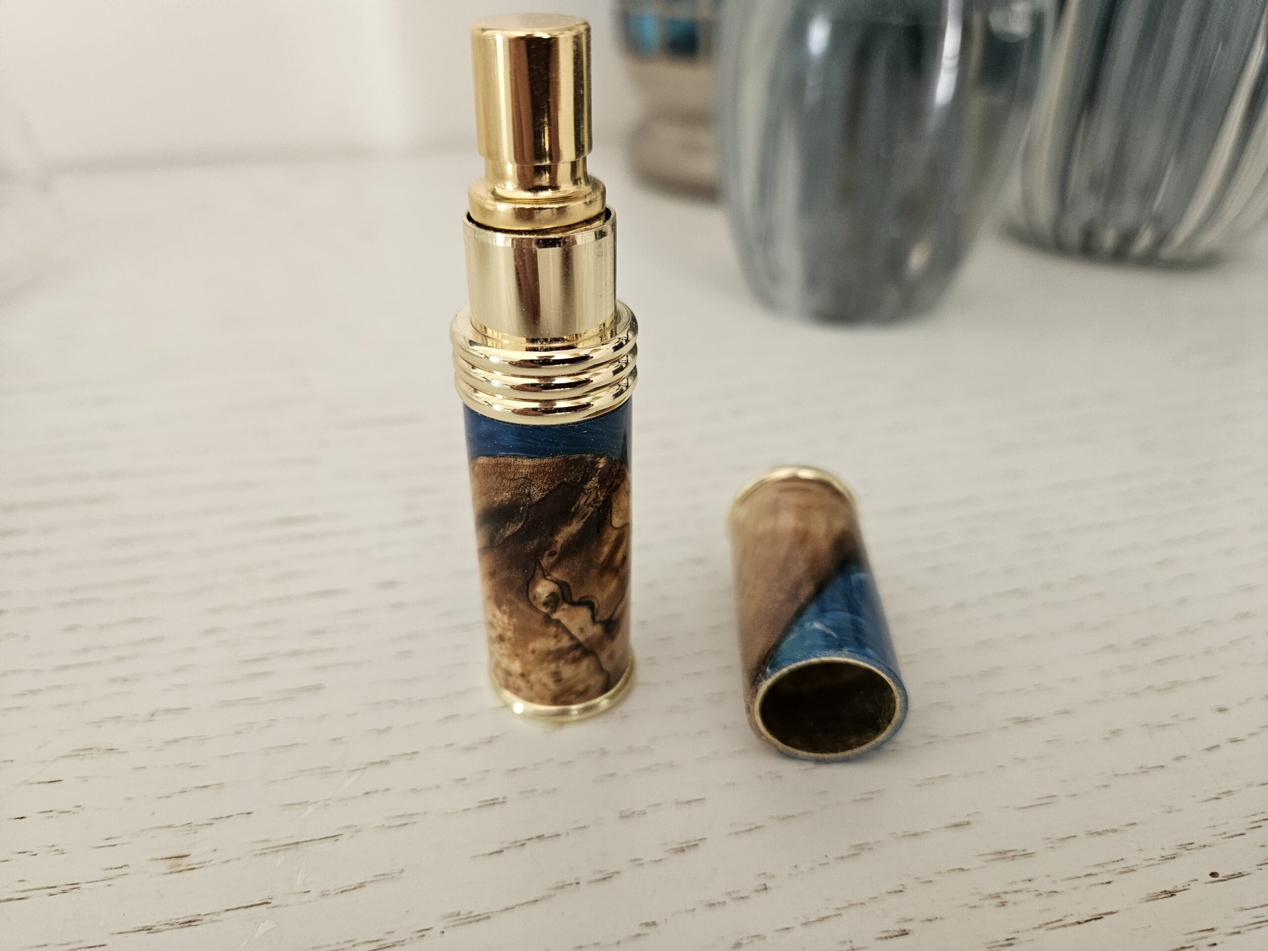 Atomiseur de parfum en bois et résine – Image 2