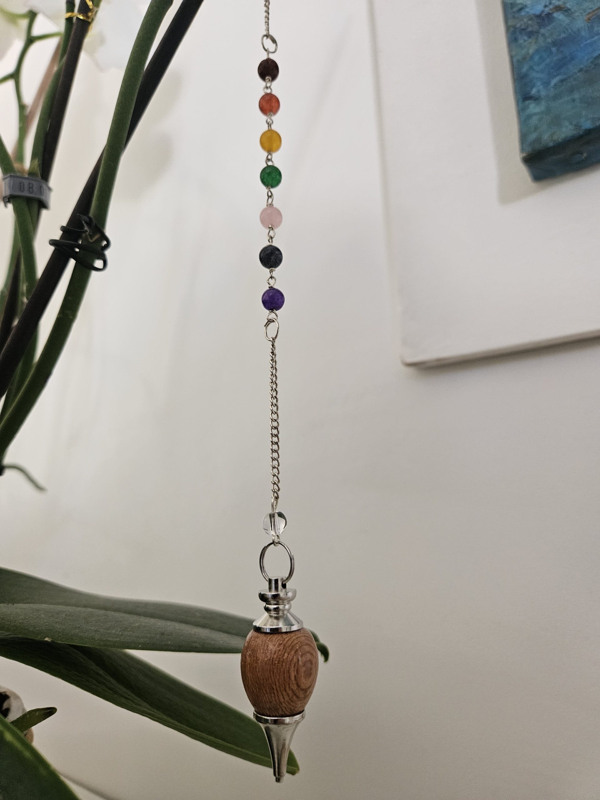 Pendule en bois de platane avec chaine et perles des 7 chakras – Image 2
