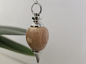 pendule en bois de lilas