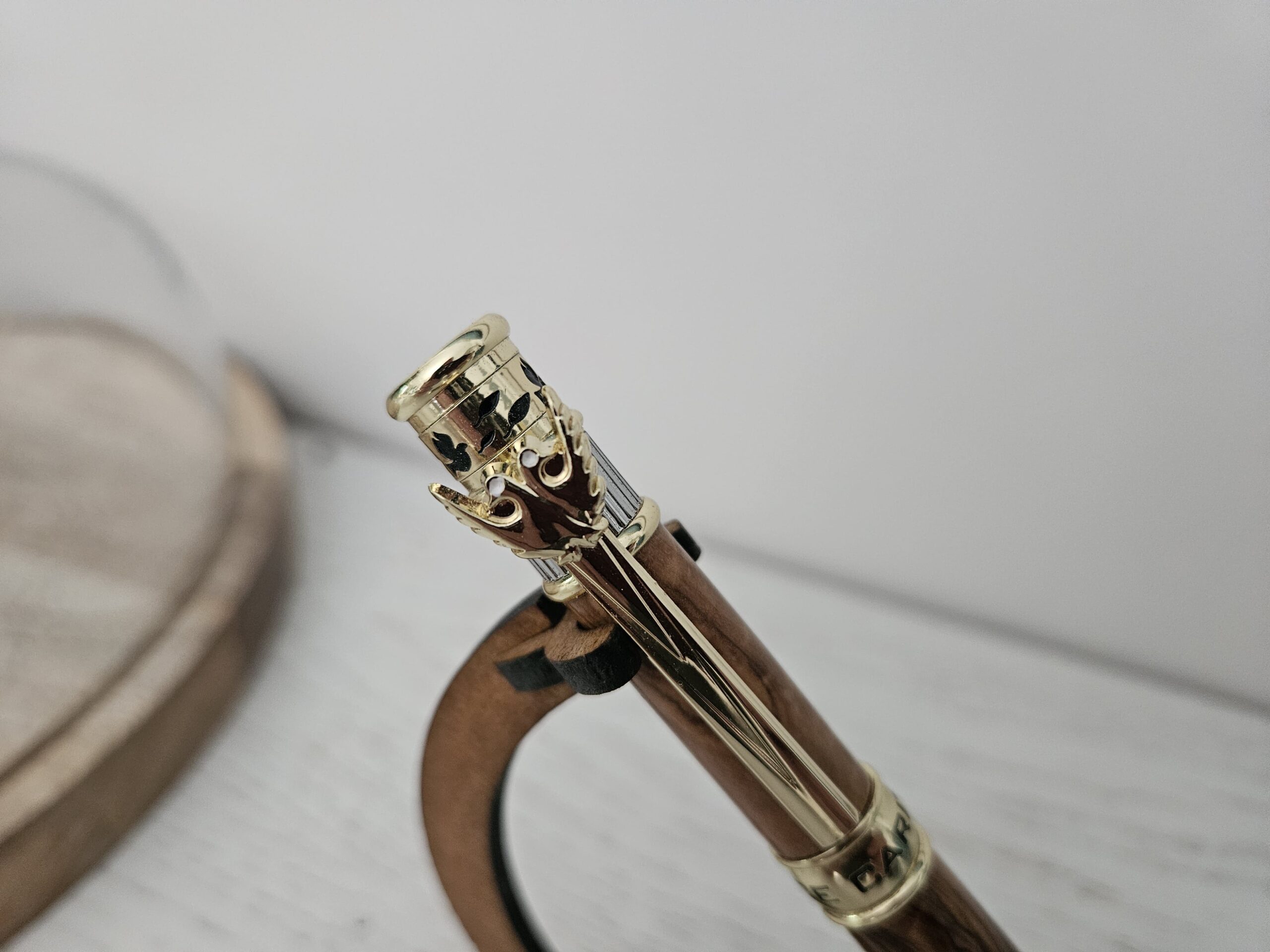 Stylo bille Paix et harmonie en bois d'olivier – Image 7