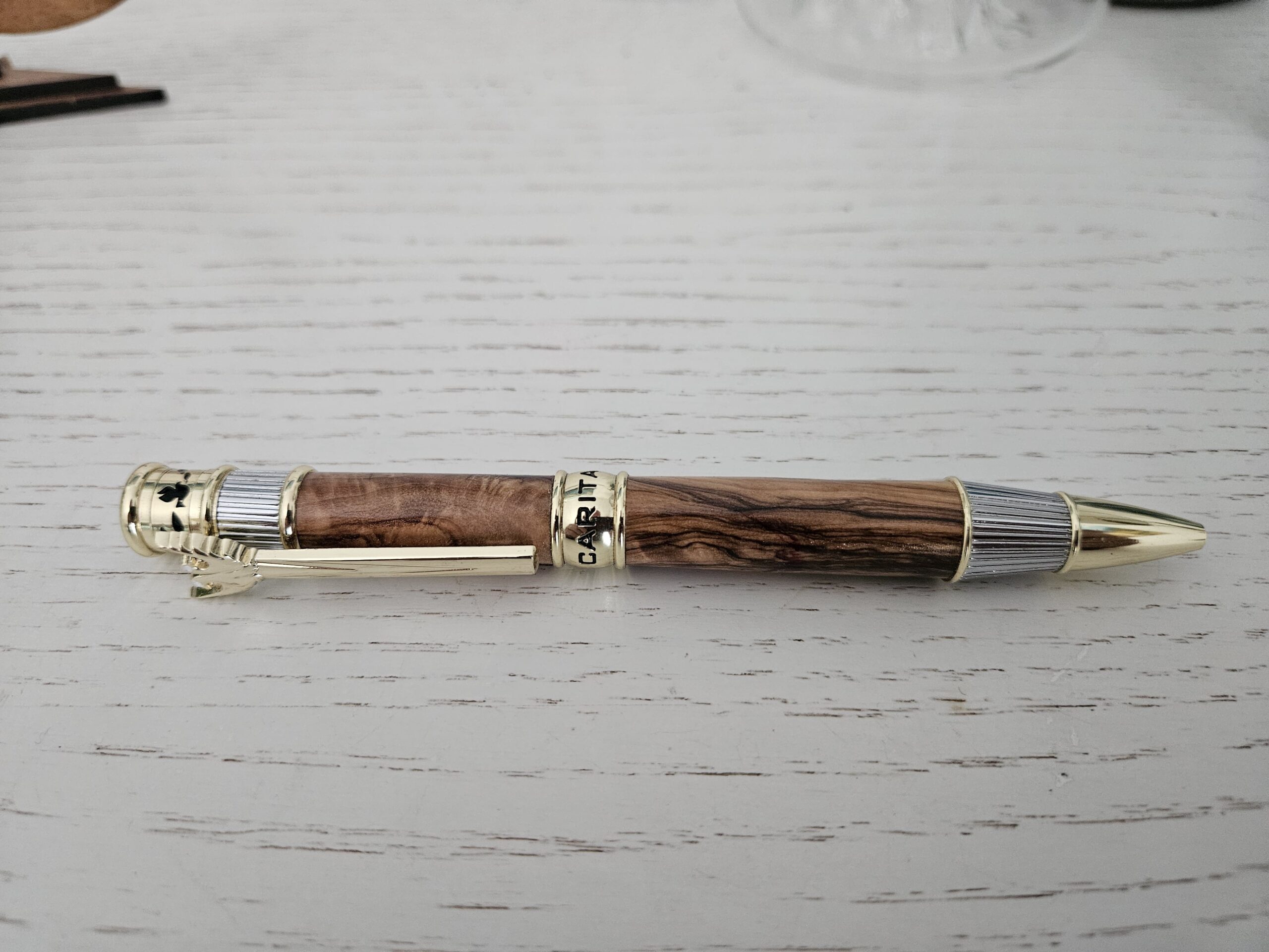 Stylo bille Paix et harmonie en bois d'olivier – Image 6