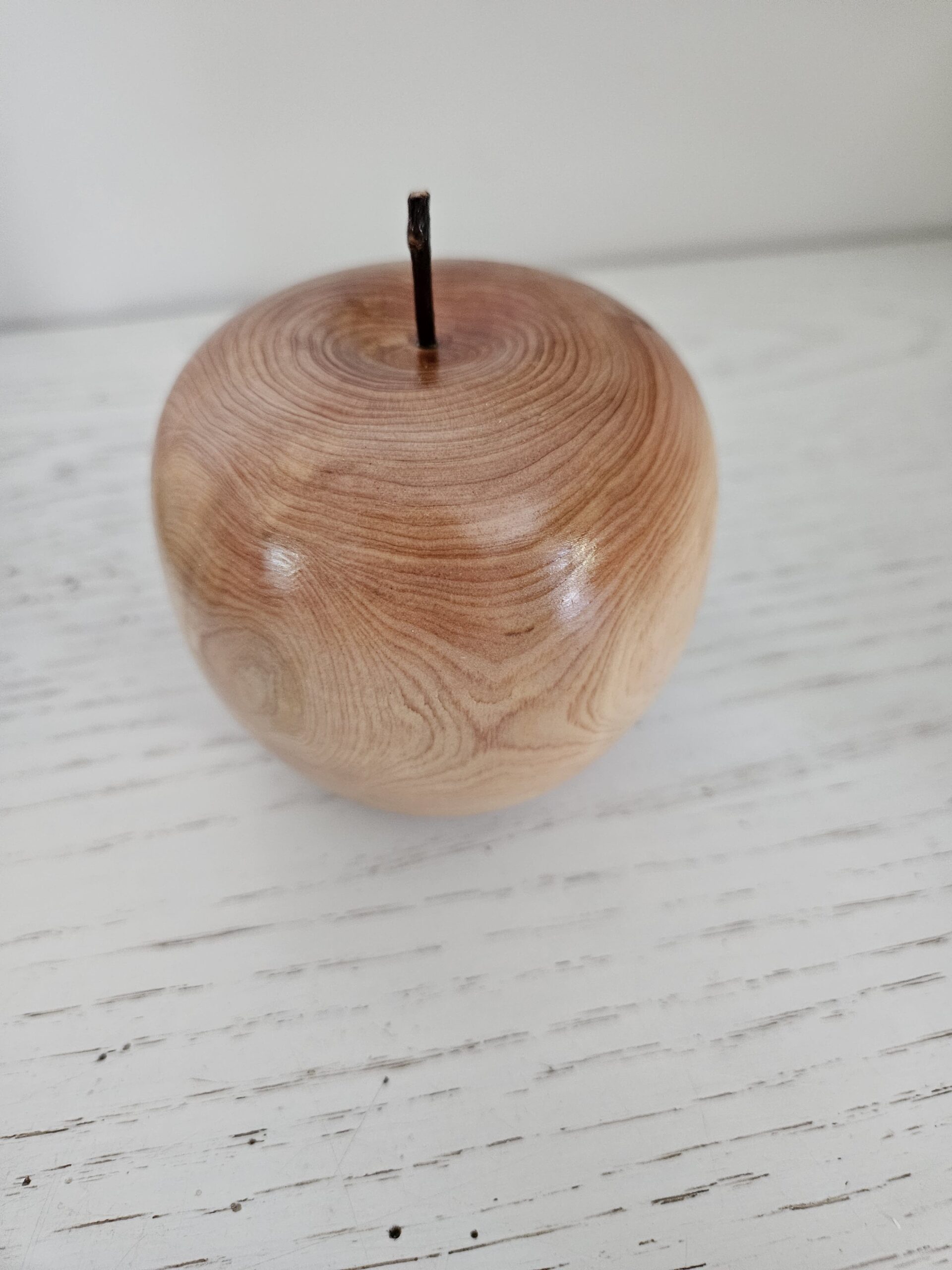 Pomme en bois de cade – Image 7