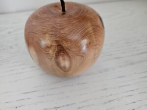 pomme en bois de cade