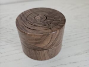 Boite à bagues en noyer