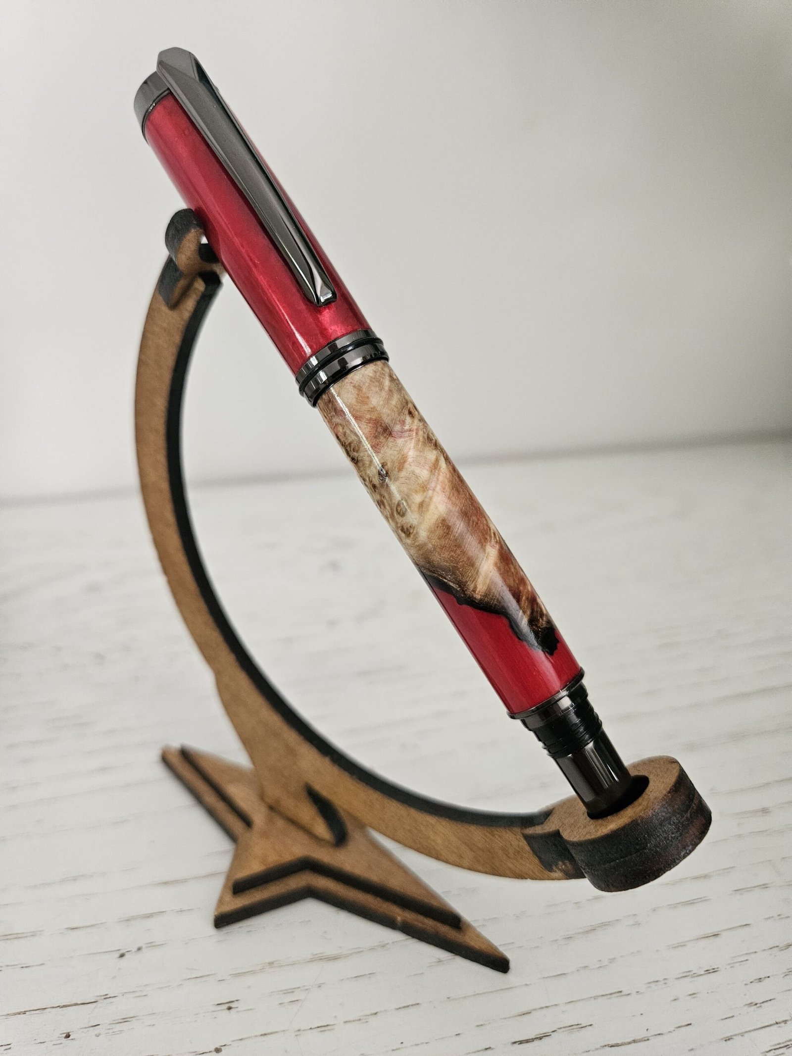 Stylo plume en bois et résine