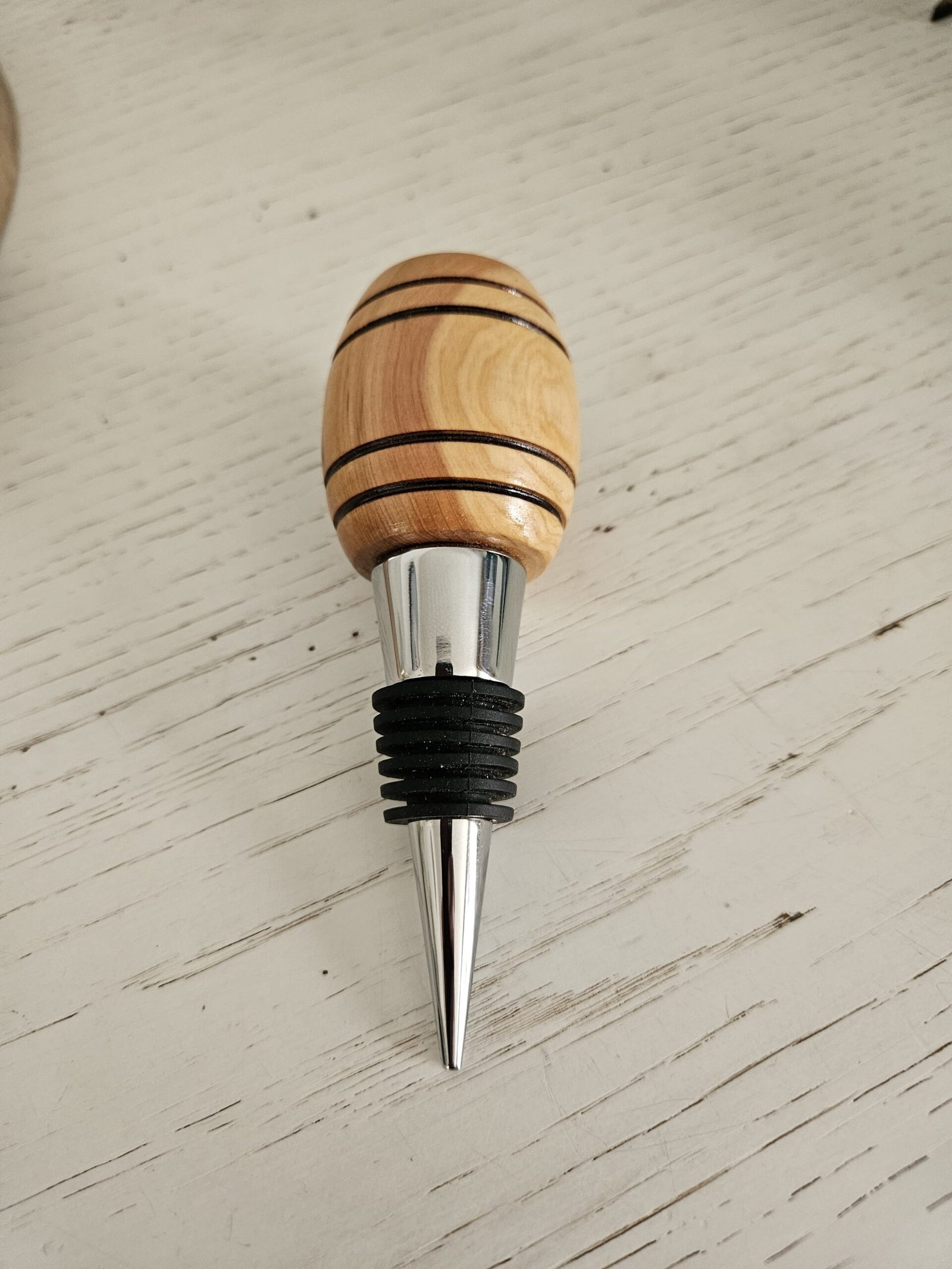Bouchon de bouteille en bois de cade – Image 2