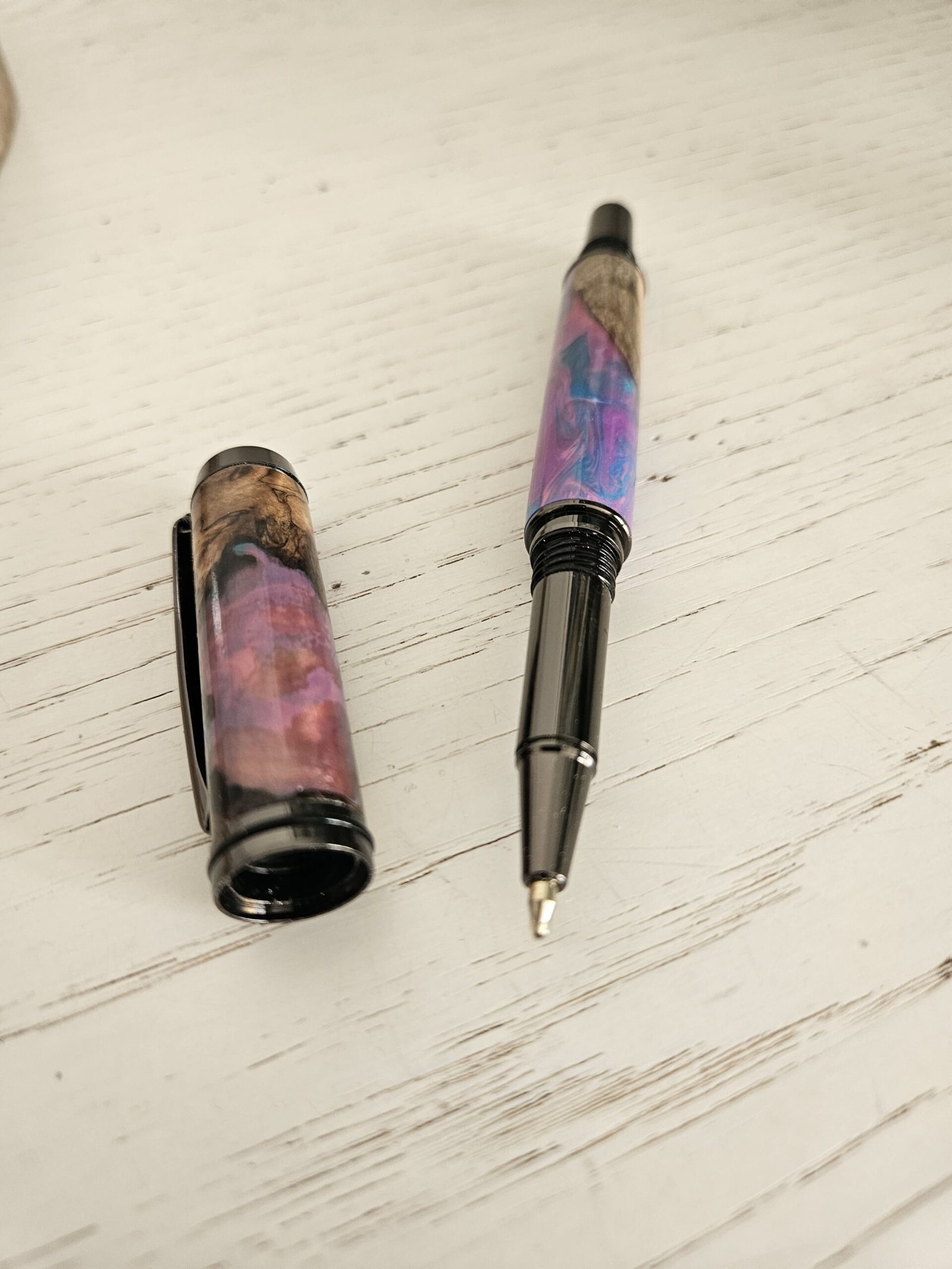 Stylo roller en bois et résine – Image 4
