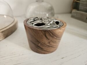pot pourri en bois de noyer