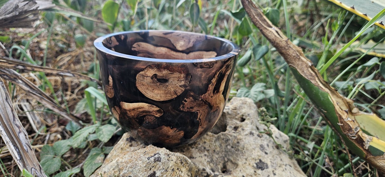 Bol en cèpes de vigne et résine – Image 3