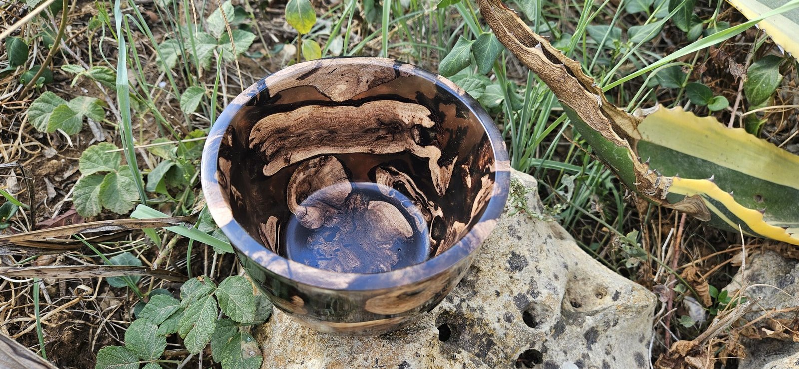 Bol en cèpes de vigne et résine – Image 6